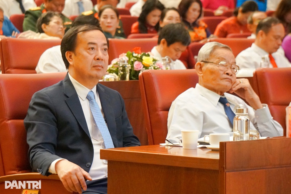 Bí thư Gia Lai: Thi đua là gieo trồng, khen thưởng là thu hoạch - 2 Bí thư Gia Lai: Thi đua là gieo trồng, khen thưởng là thu hoạch - 2