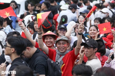 Cách giữ an toàn giữa "biển người" khi tham gia các sự kiện dịp 30/4