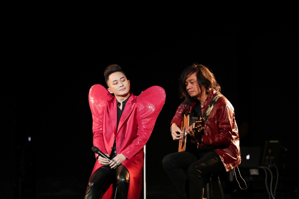 Tùng Dương rock máu lửa, khán giả ngồi không yên - 7 Tùng Dương rock máu lửa, khán giả ngồi không yên - 7
