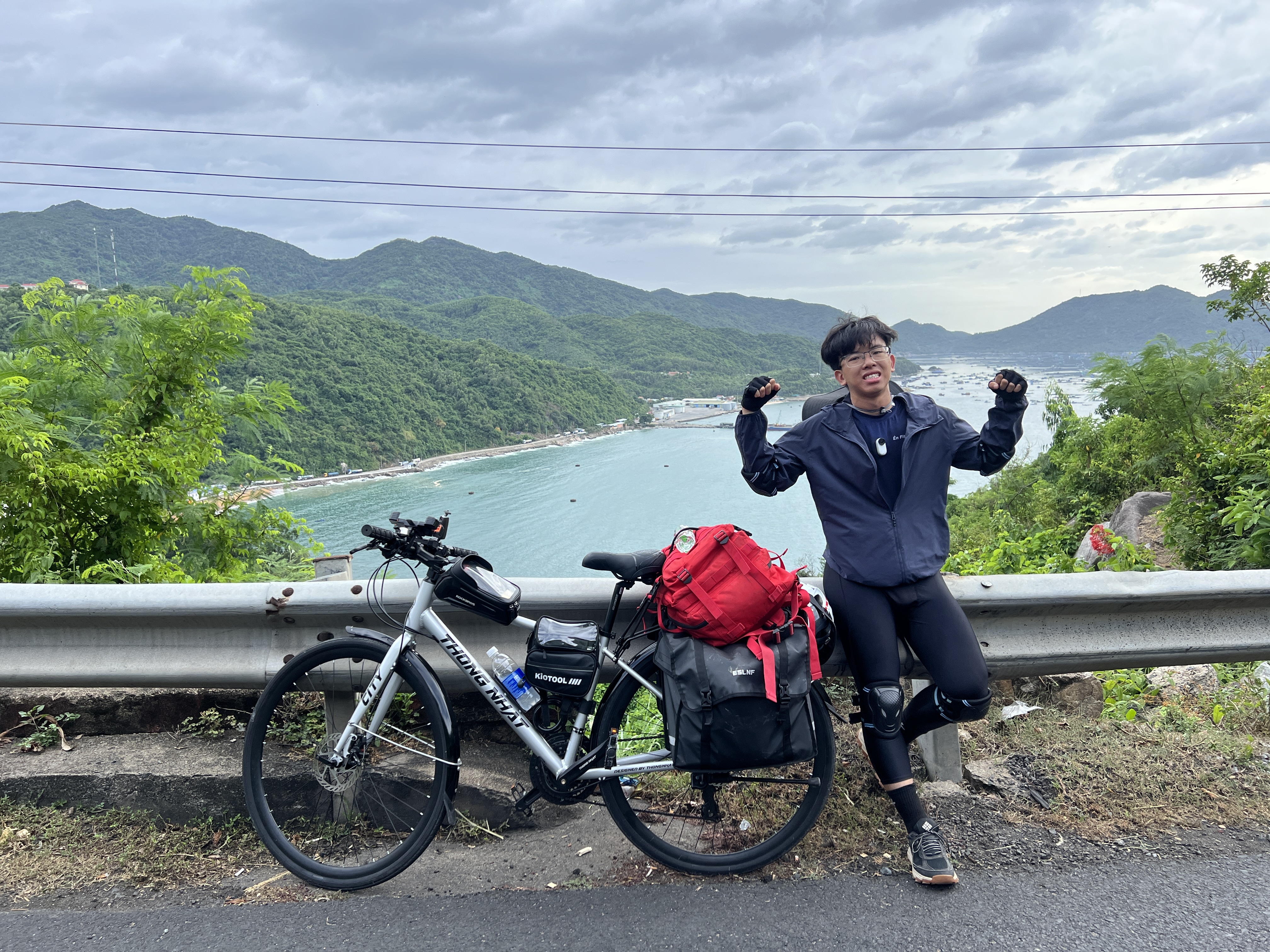 Hành trình chàng trai TPHCM đạp xe 100km mỗi ngày ra Hà Nội mừng 2/9