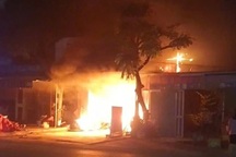 Giải cứu thành công 5 người mắc kẹt trong ngôi nhà cháy ở Hải Dương