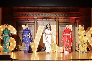 NTK Lan Hương: Cảm phục những “đại sứ sinh viên” tại Anh