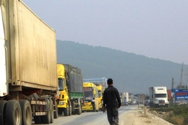 Đã bị tắc đường, nhà xe lại tắc trách