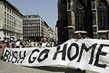 Bush khó ăn khó nói tại Vienna