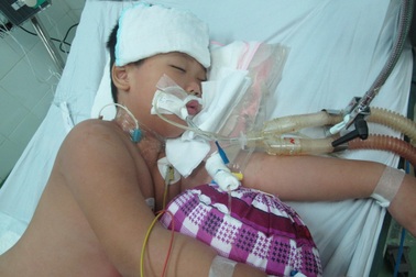 Mắc bệnh hiếm gặp, tính mạng bé trai 8 tuổi nguy kịch