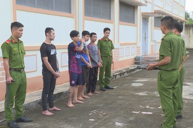 Mâu thuẫn với nữ tiếp viên, nam thanh niên bị đánh hội đồng trọng thương