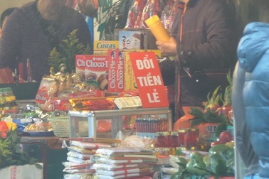 Đổi tiền lẻ dịp giáp Tết: Chợ đen giá "cắt cổ"