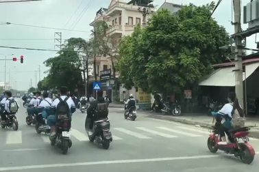 Ý thức tham gia giao thông đáng báo động của một bộ phận học sinh