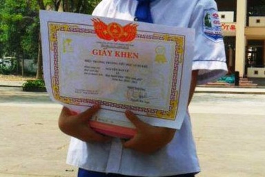 Giấy khen… “rớt giá”