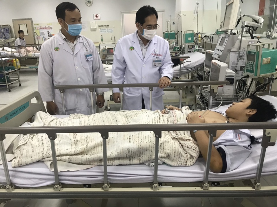 5 học sinh bị cây phượng đè chấn thương nặng phải phẫu thuật - 4 5 học sinh bị cây phượng đè chấn thương nặng phải phẫu thuật - 4