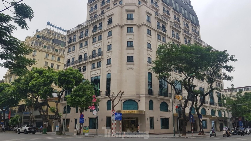 Chung cư giá rẻ mất hút, choáng váng căn hộ hạng sang gần 300 triệu đồng/m2 - 2 Chung cư giá rẻ mất hút, choáng váng căn hộ hạng sang gần 300 triệu đồng/m2 - 2