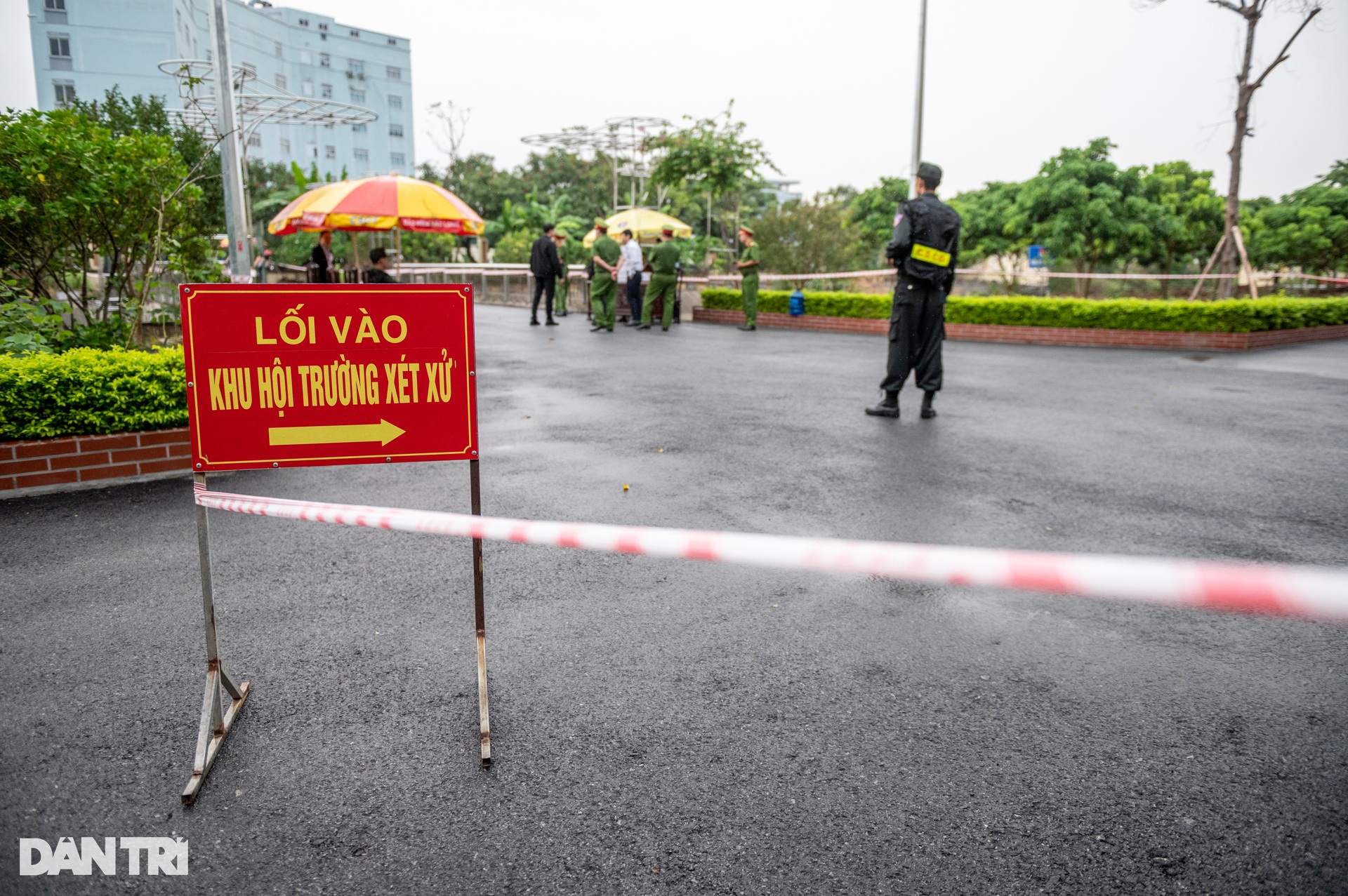 An ninh thắt chặt tại phiên tòa xét xử 2 cựu lãnh đạo tỉnh Bắc Ninh - 9 An ninh thắt chặt tại phiên tòa xét xử 2 cựu lãnh đạo tỉnh Bắc Ninh - 9