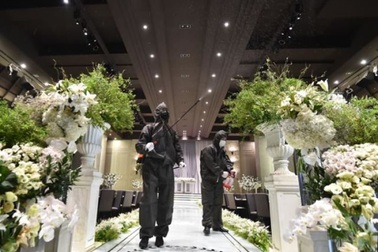 Giới trẻ xứ Hàn “đau đầu” tổ chức lễ cưới khi số ca mắc Covid-19 lại tăng