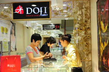 Vàng quay đầu giảm giá, chênh lệch thu hẹp