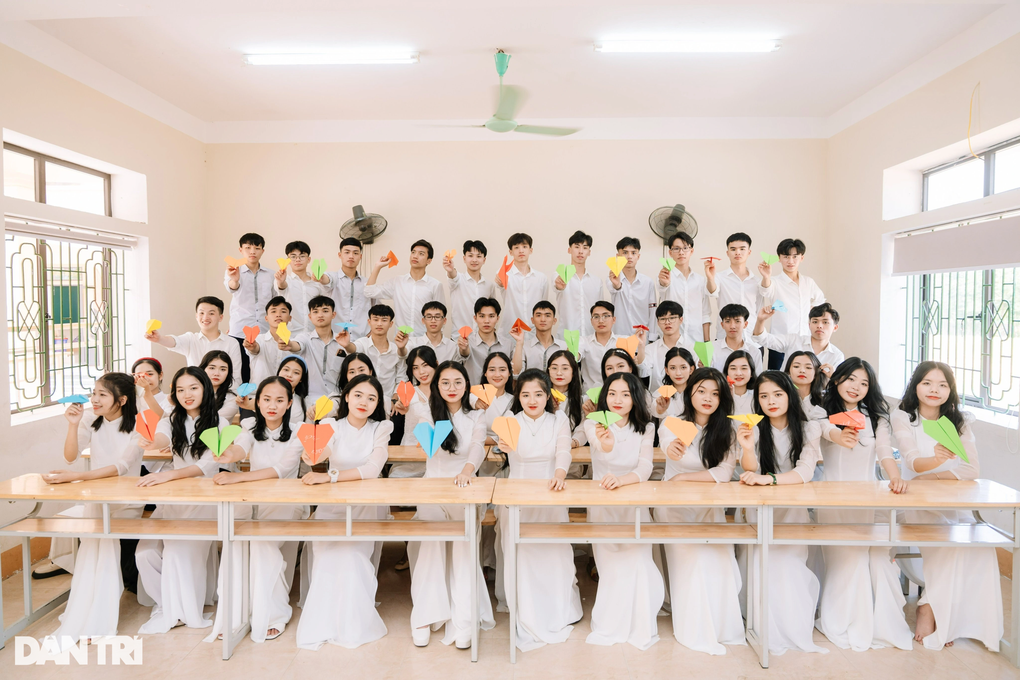 Con nhà nông, học trường làng đạt thủ khoa khối A00 ở Nghệ An - 4 Con nhà nông, học trường làng đạt thủ khoa khối A00 ở Nghệ An - 4