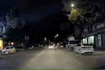 Xe máy lạng lách đánh võng nguy hiểm trên đường và cái kết khó tránh