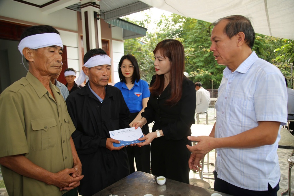 Hỗ trợ đột xuất gia đình 5 học sinh đuối nước ở Phú Thọ - 1 Hỗ trợ đột xuất gia đình 5 học sinh đuối nước ở Phú Thọ - 1