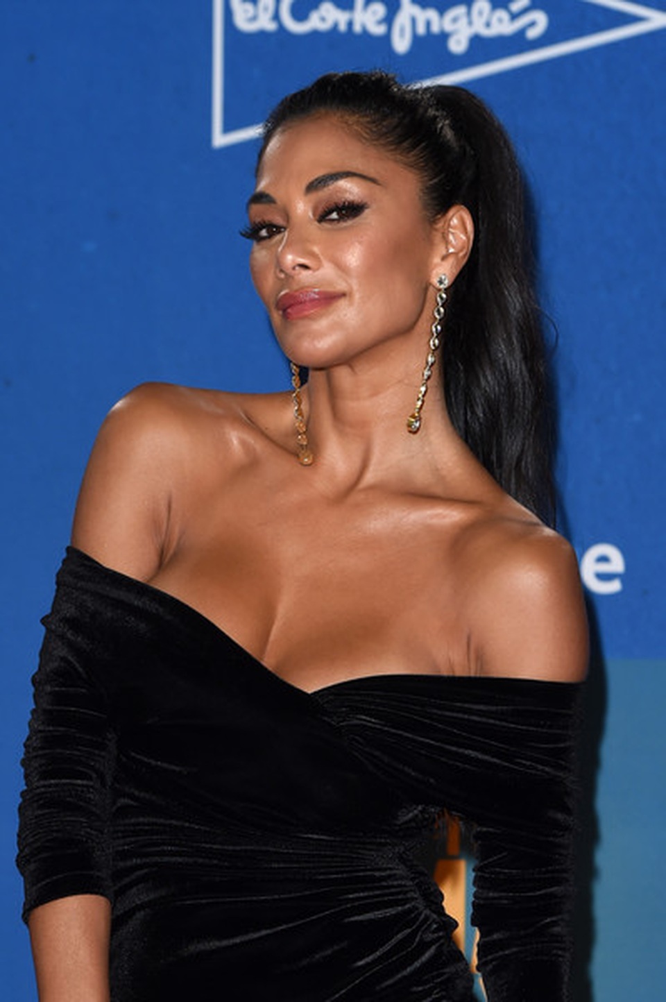Nicole Scherzinger mặc bốc lửa bất chấp trời đông giá lạnh - 7 Nicole Scherzinger mặc bốc lửa bất chấp trời đông giá lạnh - 7