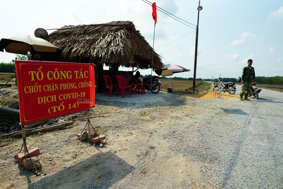 Hàng ngàn người nhập cảnh qua cửa khẩu trước giờ cách ly xã hội - 3 Hàng ngàn người nhập cảnh qua cửa khẩu trước giờ cách ly xã hội - 3