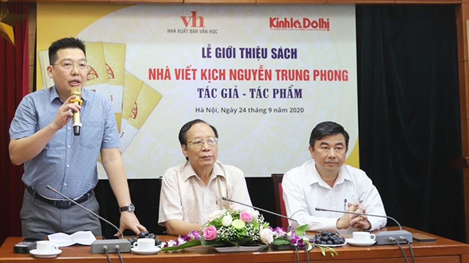 Nhà viết kịch Nguyễn Trung Phong nặng tình với dân ca Ví, Giặm - 3 Nhà viết kịch Nguyễn Trung Phong nặng tình với dân ca Ví, Giặm - 3