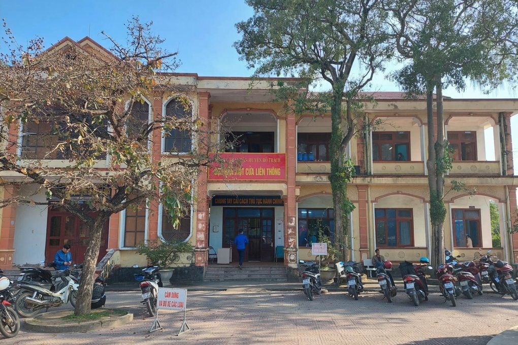 Giám đốc văn phòng đăng ký đất đai mất chức vì dính nhiều vi phạm - 1 Giám đốc văn phòng đăng ký đất đai mất chức vì dính nhiều vi phạm - 1