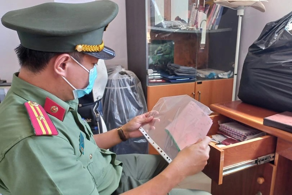 Đà Nẵng: Bắt 3 người Hàn Quốc tổ chức cho 300 chuyên gia nhập cảnh chui - 3 Đà Nẵng: Bắt 3 người Hàn Quốc tổ chức cho 300 chuyên gia nhập cảnh chui - 3