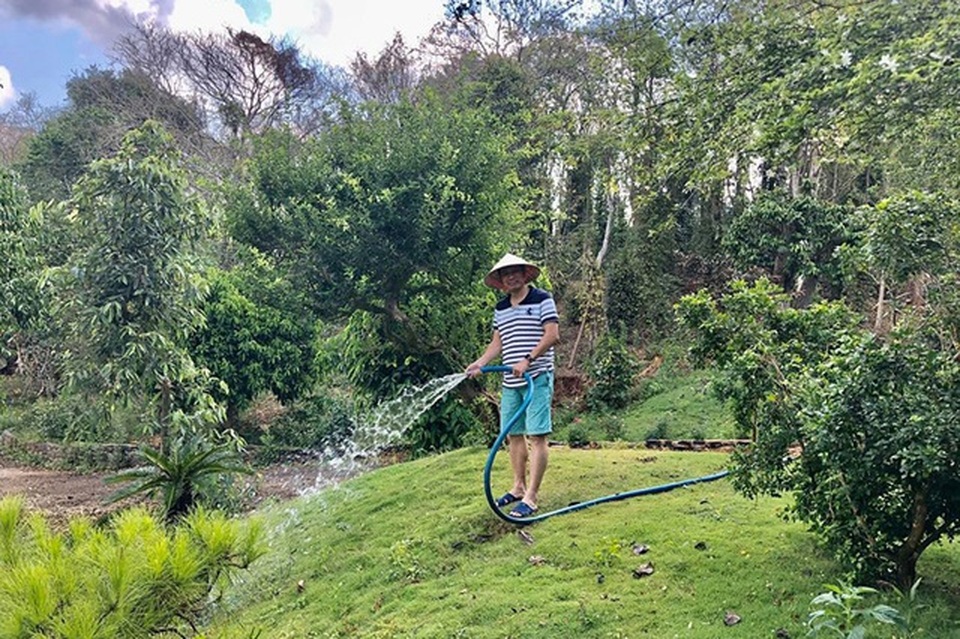 Sếp tổng ở ẩn làm nông, đi bán bia… như nhân viên - 2 Sếp tổng ở ẩn làm nông, đi bán bia… như nhân viên - 2