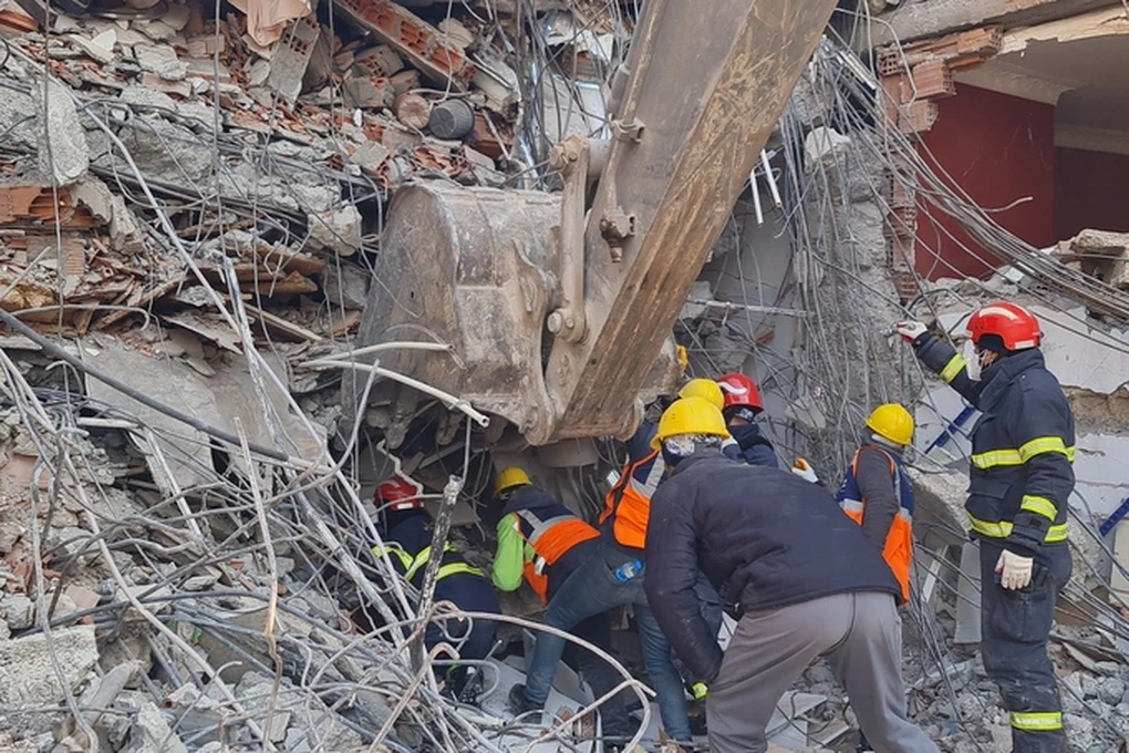 Thiếu tá trẻ kể chuyện tìm kiếm các nạn nhân giữa trời -6 độ C ở Thổ Nhĩ Kỳ - 2 Thiếu tá trẻ kể chuyện tìm kiếm các nạn nhân giữa trời -6 độ C ở Thổ Nhĩ Kỳ - 2