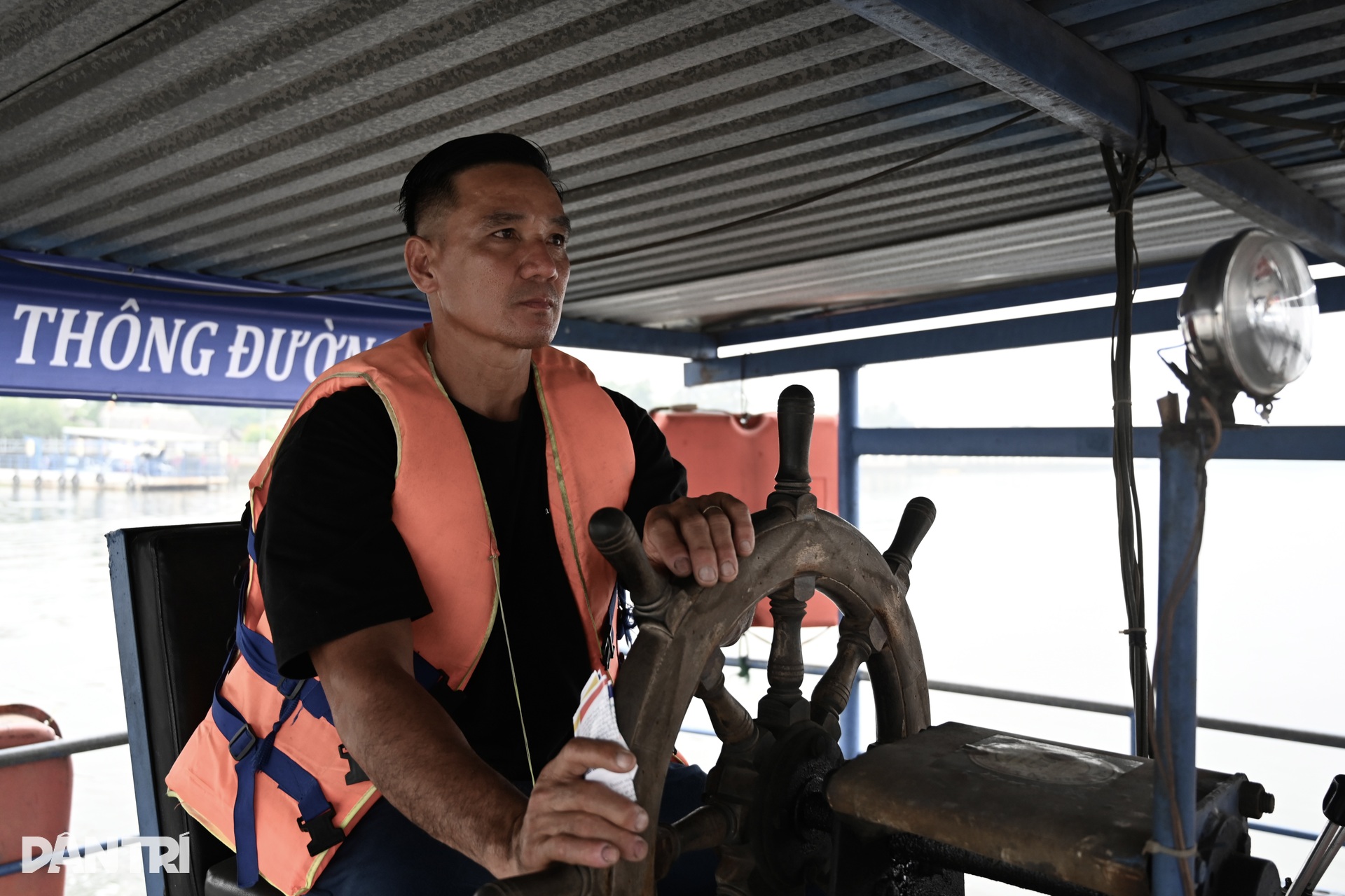 Người dân TPHCM vui khi phà Bình Quới hoạt động lại, hết đi vòng 10km - 3 Người dân TPHCM vui khi phà Bình Quới hoạt động lại, hết đi vòng 10km - 3