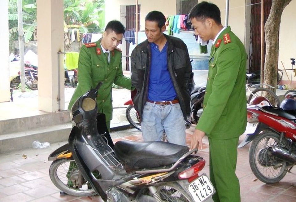 Bắt đối tượng dùng dao khống chế cướp xe ôm - 1 Bắt đối tượng dùng dao khống chế cướp xe ôm - 1