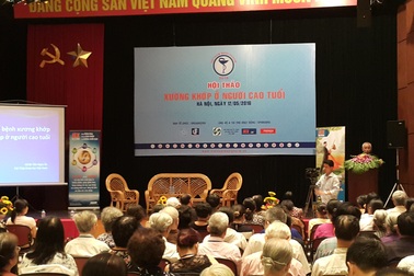 Phổ biến kiến thức về xương khớp cho hơn 200 người cao tuổi tại Vietnam Medi-Pharm 2016