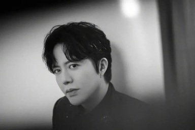 Nghệ sĩ tài năng Lý Vân Địch bị "phong sát" ngay sau bê bối mua dâm