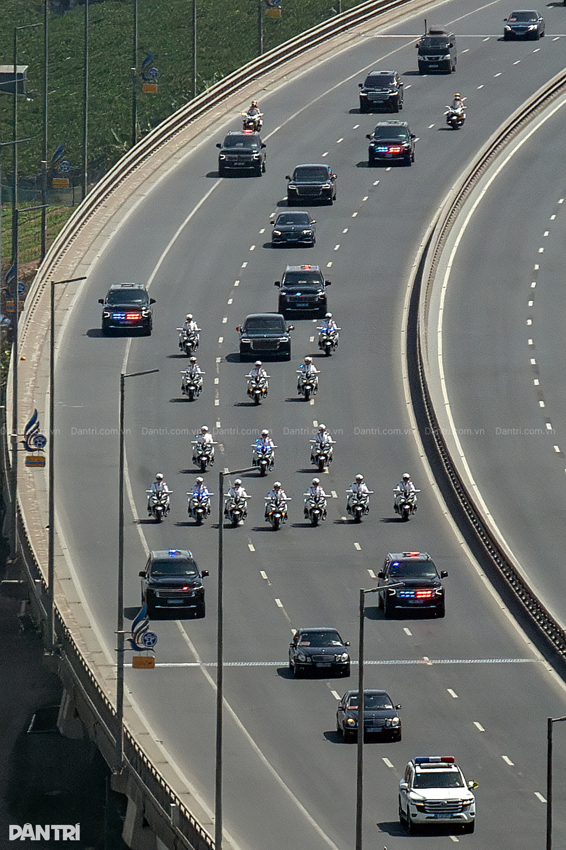 Thủ tướng Phạm Minh Chính tiễn Tổng Bí thư, Chủ tịch Trung Quốc Tập Cận Bình tại sân bay - 2 Thủ tướng Phạm Minh Chính tiễn Tổng Bí thư, Chủ tịch Trung Quốc Tập Cận Bình tại sân bay - 2