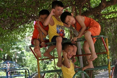 Đột nhập lớp học diễn xuất của các em bé làng trẻ SOS