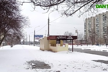 Cảnh vắng vẻ trên đường phố Ukraine những ngày chiến sự căng thẳng