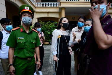 Nữ tiếp viên hàng không bị tài xế xe Mercedes tông vẫn quyết kháng cáo