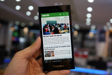 Đập hộp Blackberry Leap chính hãng tại Việt Nam