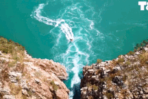 Thác nước nằm ngang có thể "đảo chiều 2 lần 1 ngày” độc nhất trên thế giới