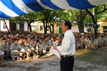Giảng viên, sinh viên ngành Luật tư vấn pháp luật cho phạm nhân