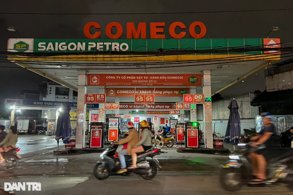 Nhiều cửa hàng xăng ở TPHCM ngừng bán - 10 Nhiều cửa hàng xăng ở TPHCM ngừng bán - 10