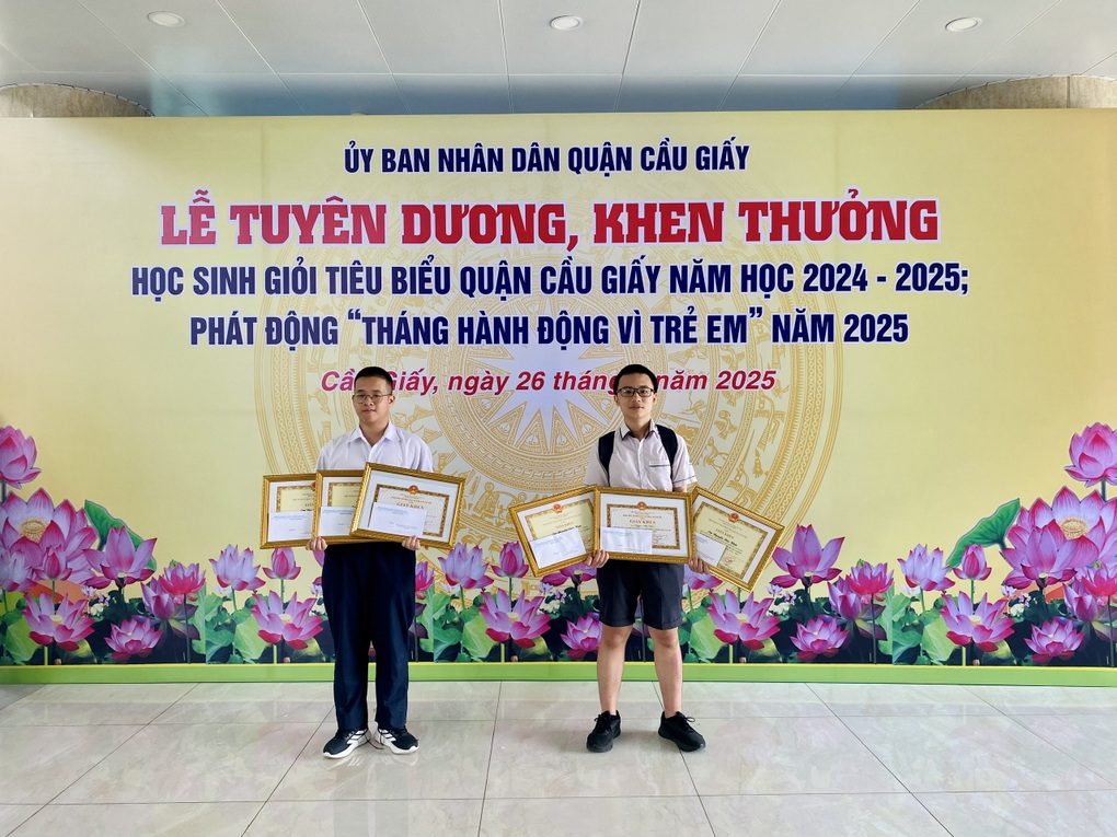 Mẹ thủ khoa chuyên toán toàn thành phố: 23h là giờ giới nghiêm - 2 Mẹ thủ khoa chuyên toán toàn thành phố: 23h là giờ giới nghiêm - 2
