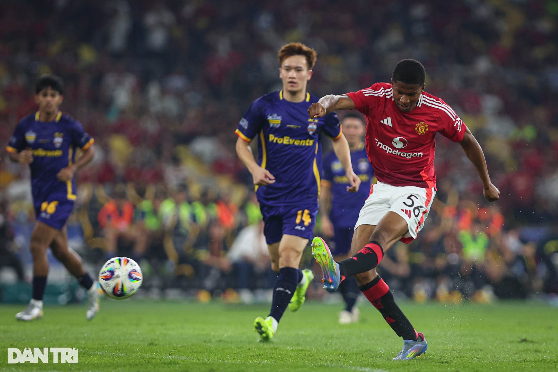 Màn trình diễn đáng nhớ của các tuyển thủ Việt Nam trước Man Utd - 12 Màn trình diễn đáng nhớ của các tuyển thủ Việt Nam trước Man Utd - 12