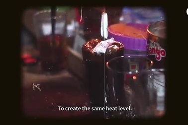 Thức uống độc lạ: Uống cốc cafe cùng cục than củi nóng rực bên trong