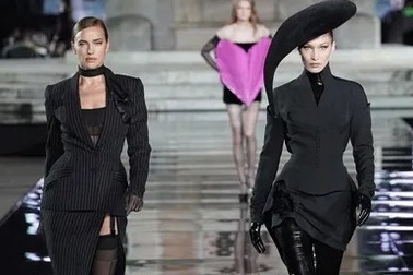 Irina Shayk tái xuất sau khi chia tay Bradley Cooper