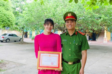 Cô giáo lao xuống sông cứu nữ sinh là kiện tướng quốc gia về bơi lội