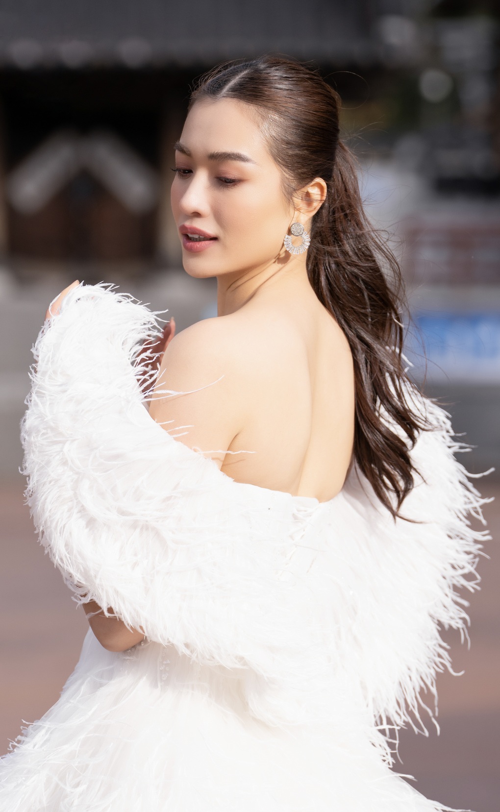 Hoa hậu HHen Niê, mẫu nhí Bảo Hà catwalk trong mưa rét tại Hàn Quốc - 6 Hoa hậu HHen Niê, mẫu nhí Bảo Hà catwalk trong mưa rét tại Hàn Quốc - 6