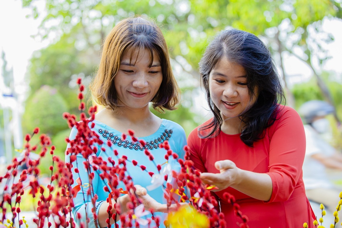 Ninh Thuận: Người dân dạo chợ ngắm hoa là chính, ít người mua - 6 Ninh Thuận: Người dân dạo chợ ngắm hoa là chính, ít người mua - 6