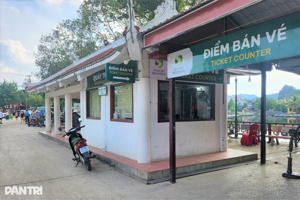 Lái đò khu du lịch Tam Cốc không dám chở khách vì sợ bị tẩy chay - 1 Lái đò khu du lịch Tam Cốc không dám chở khách vì sợ bị tẩy chay - 1