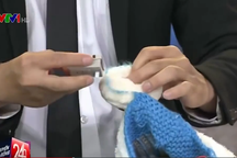 Phát hiện thiết bị lạ giấu trong mũ len Trung Quốc