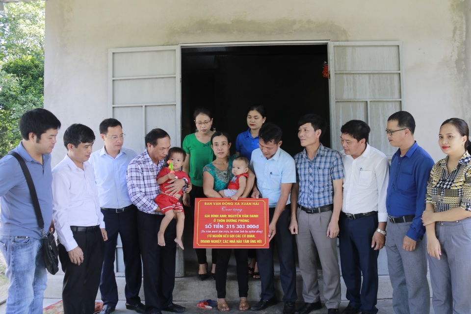 Bạn đọc hỗ trợ gần 1 tỉ đồng giúp đỡ 5 đứa trẻ thôi cảnh khát sữa - 3 Bạn đọc hỗ trợ gần 1 tỉ đồng giúp đỡ 5 đứa trẻ thôi cảnh khát sữa - 3